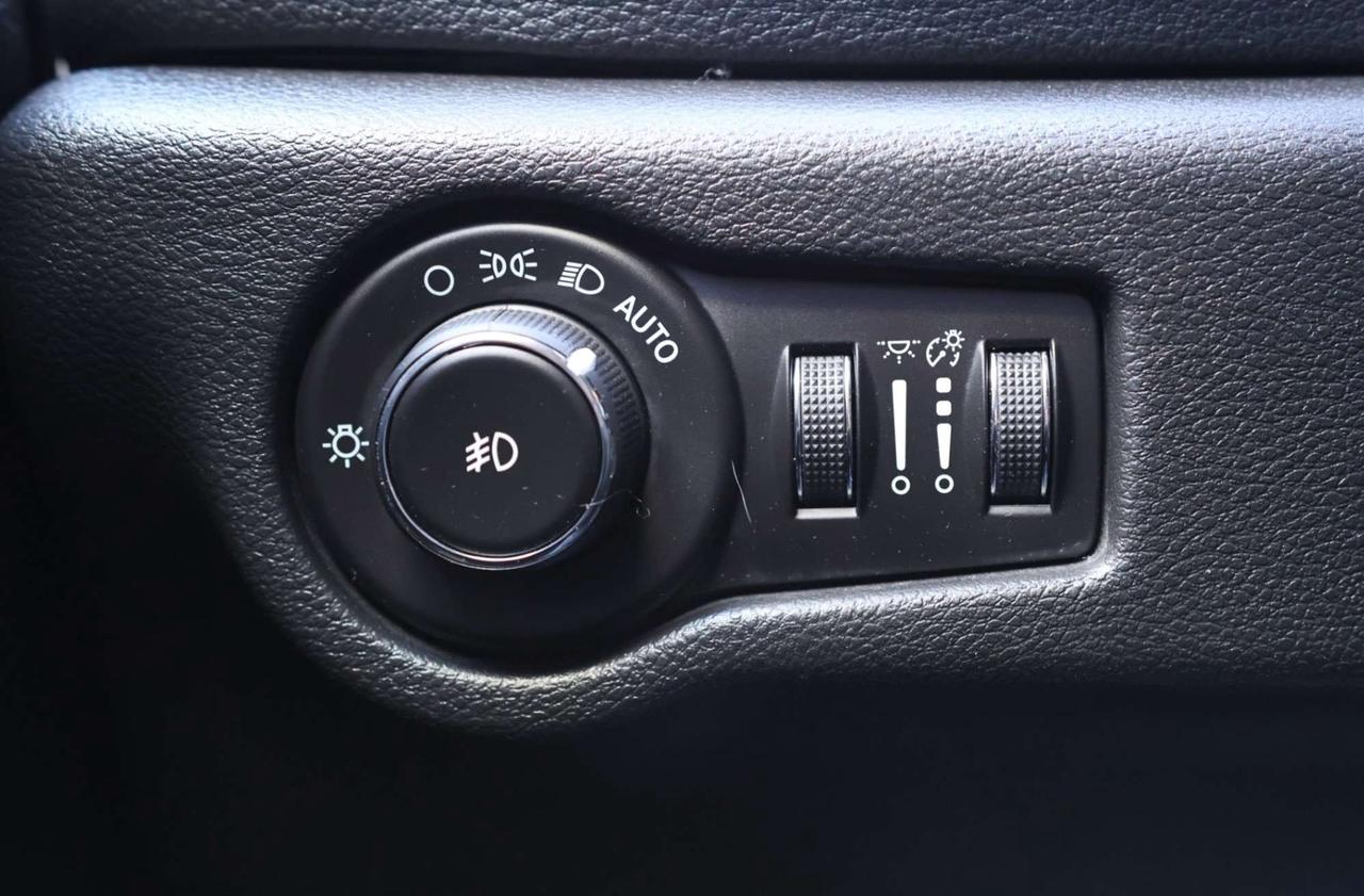 2018 Chrysler Pacifica LIMITED-7PASS-DVD-R STARTER/NAV/360CAM/ADAPT CRUISE/BLIS/FCW/LDW/LEATHER/H & V SEATS/KEYLESS/CARPLAY/PANOROOF Photo