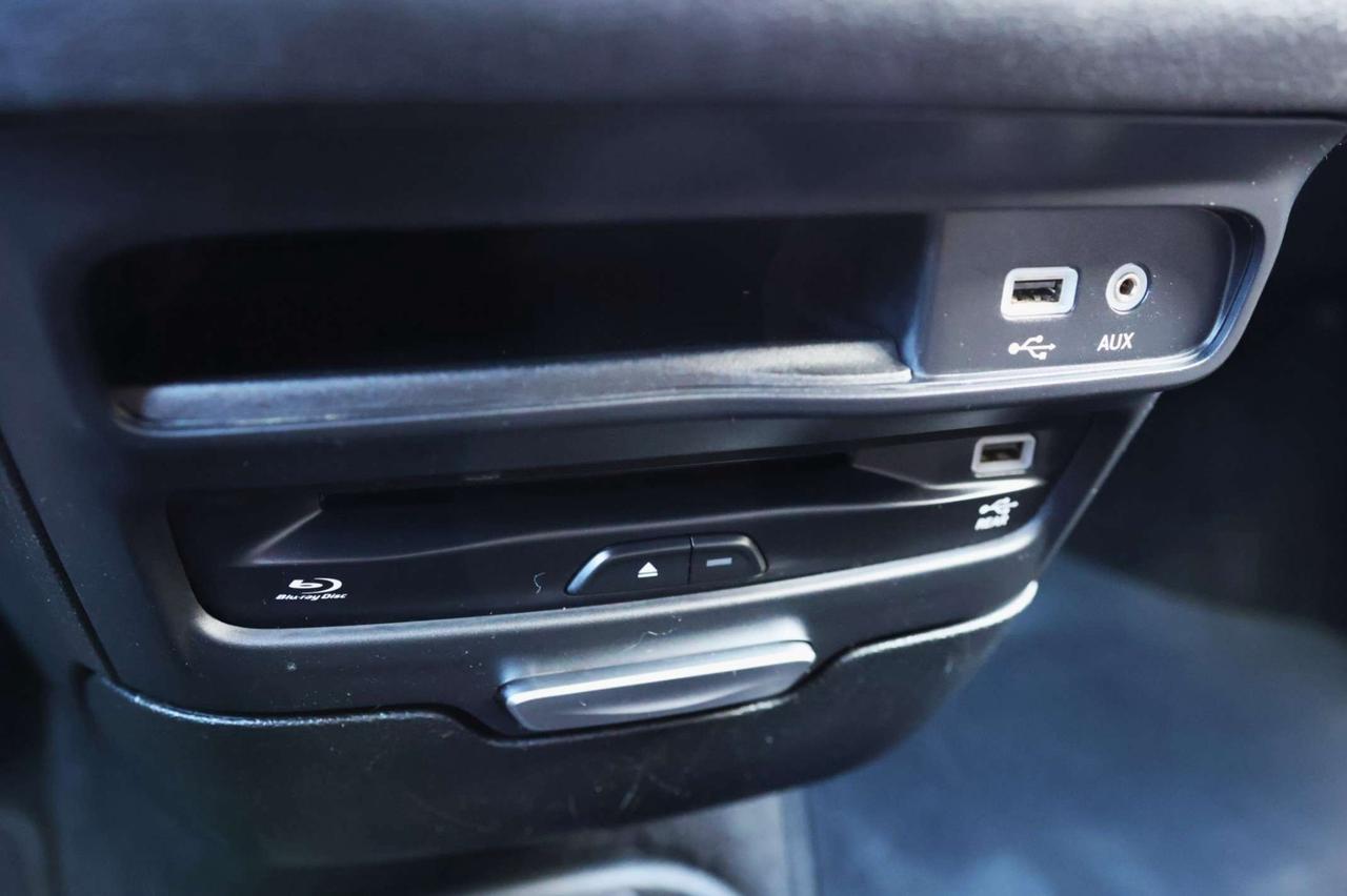2018 Chrysler Pacifica LIMITED-7PASS-DVD-R STARTER/NAV/360CAM/ADAPT CRUISE/BLIS/FCW/LDW/LEATHER/H & V SEATS/KEYLESS/CARPLAY/PANOROOF Photo