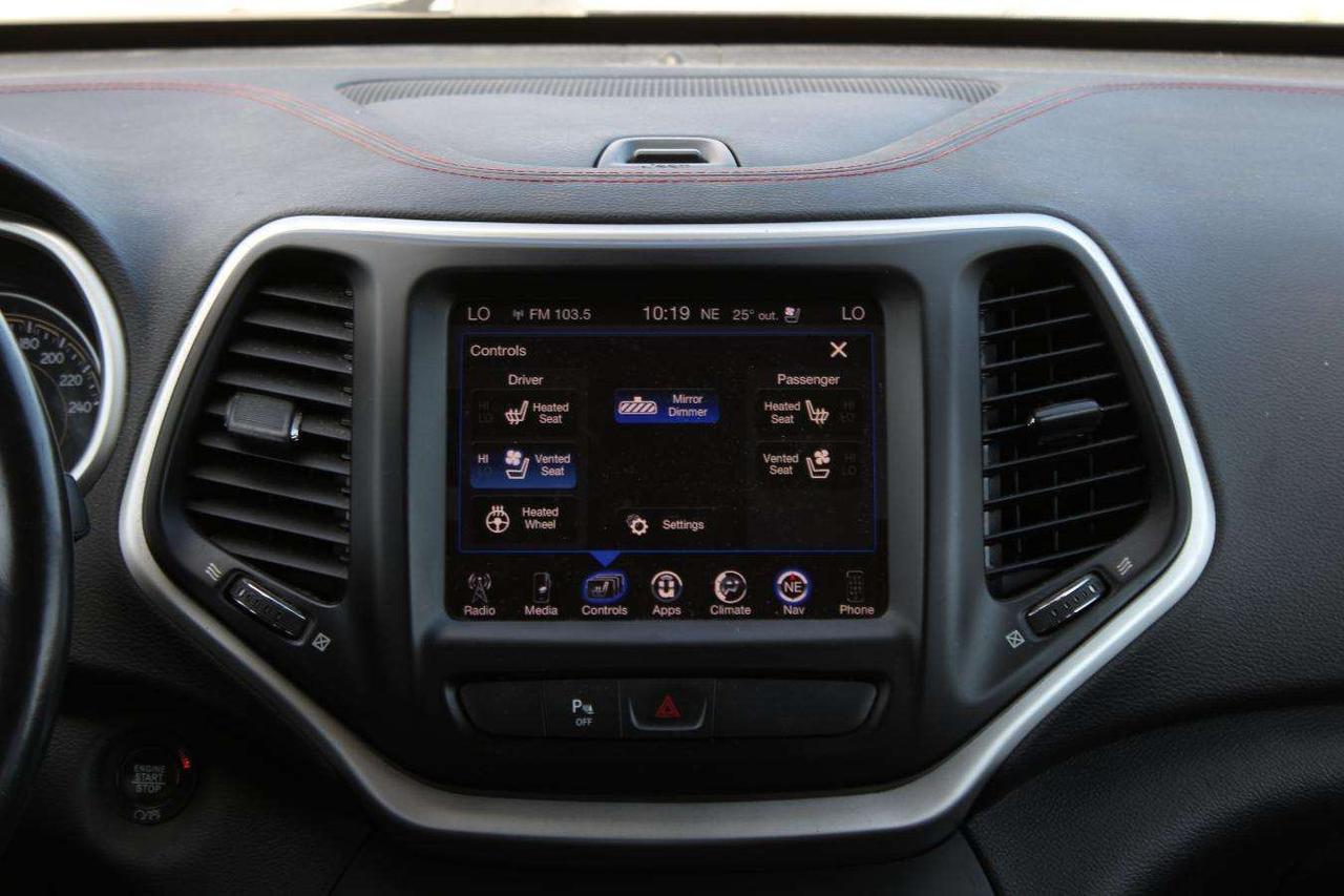 2016 Jeep Cherokee Trailhawk 4x4  Gps SiriusXM Moonroof ReverseCamera Photo