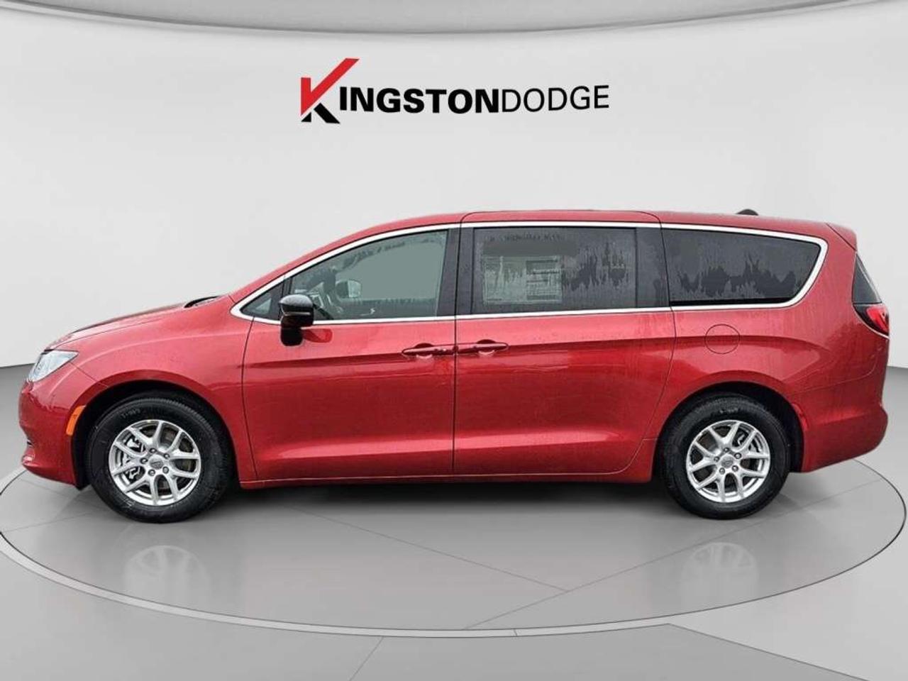 2025 Chrysler Grand Caravan SXT   Service Loaner Photo1