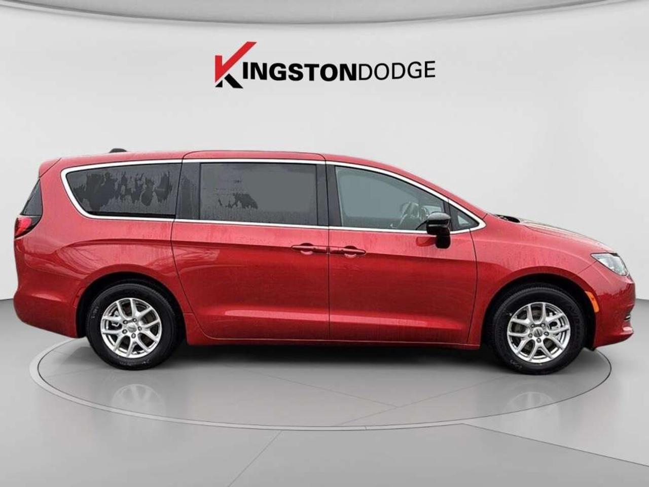 2025 Chrysler Grand Caravan SXT   Service Loaner Photo