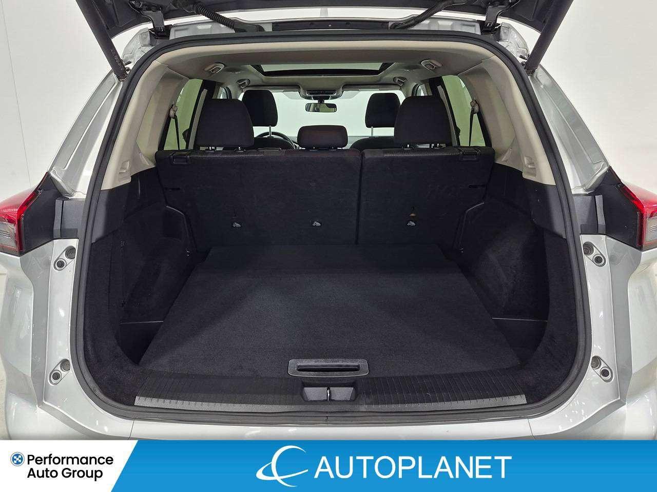 2025 Nissan Rogue SV AWD, Pano Roof, Back Up Cam, Heated Seats! Photo