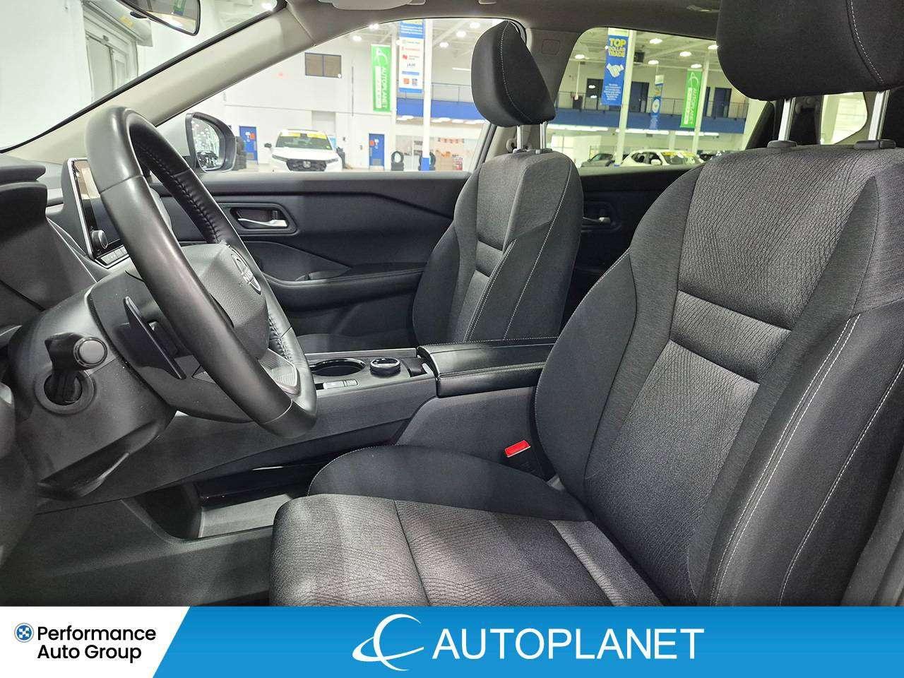 2025 Nissan Rogue SV AWD, Pano Roof, Back Up Cam, Heated Seats! Photo