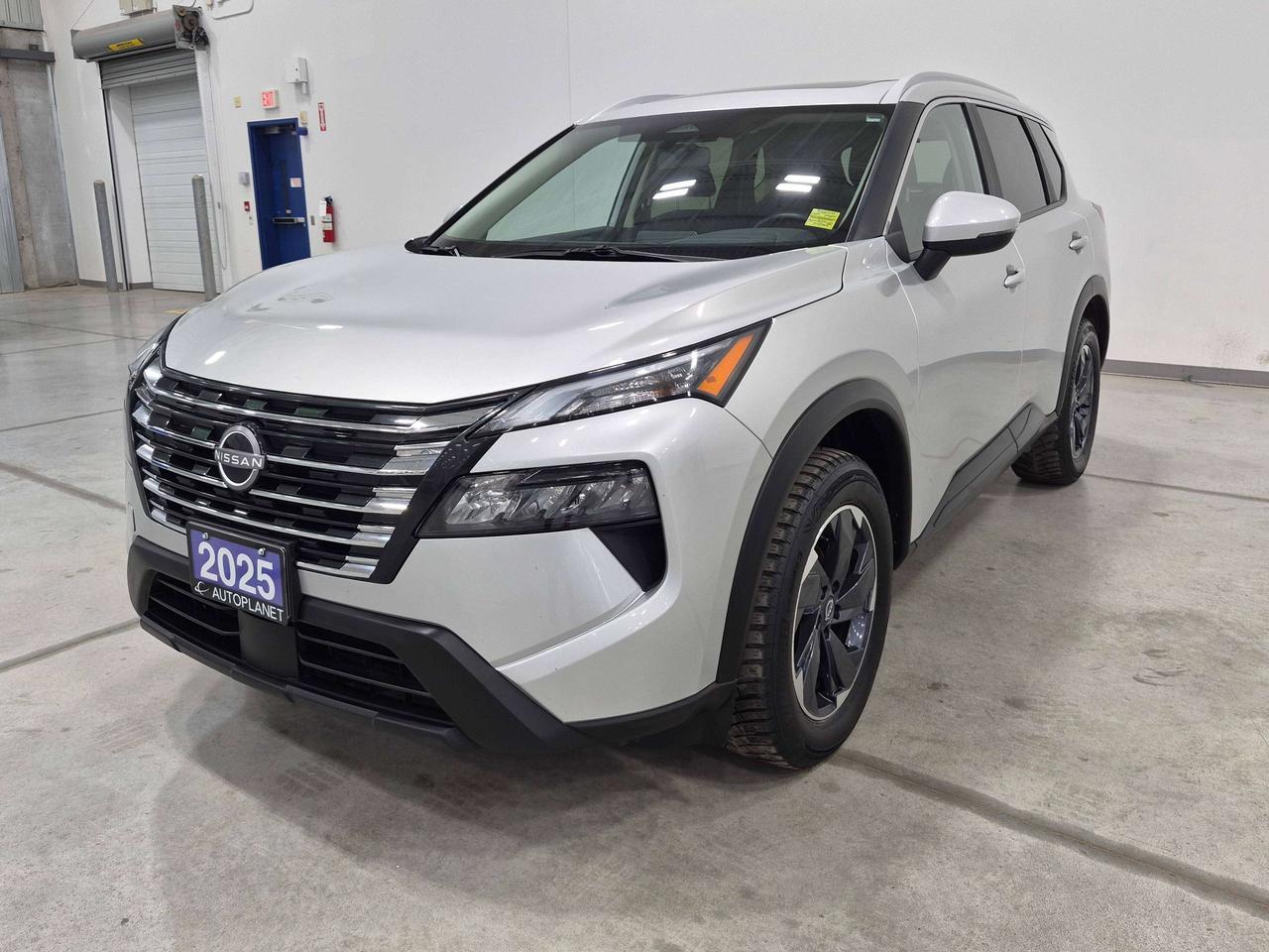 2025 Nissan Rogue SV AWD, Pano Roof, Back Up Cam, Heated Seats! Photo