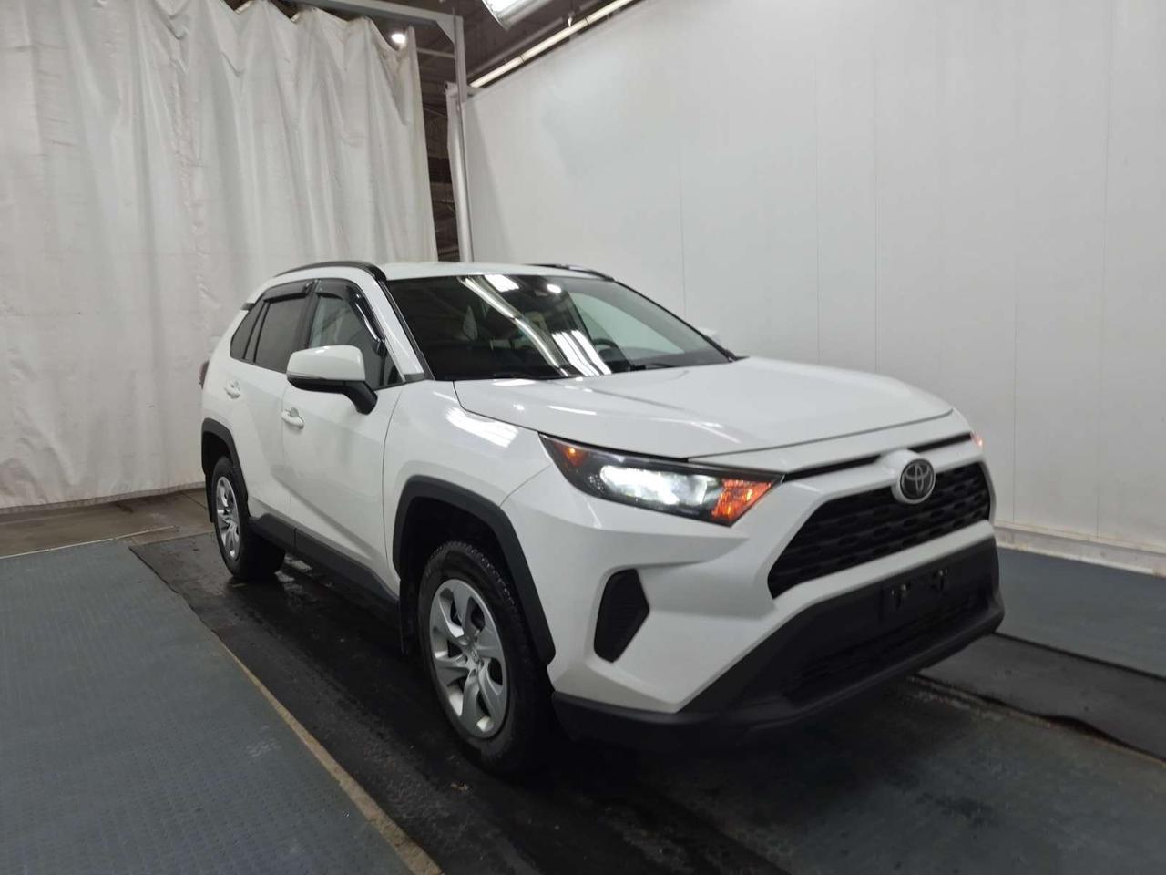 2021 Toyota RAV4 LE AWD Photo1