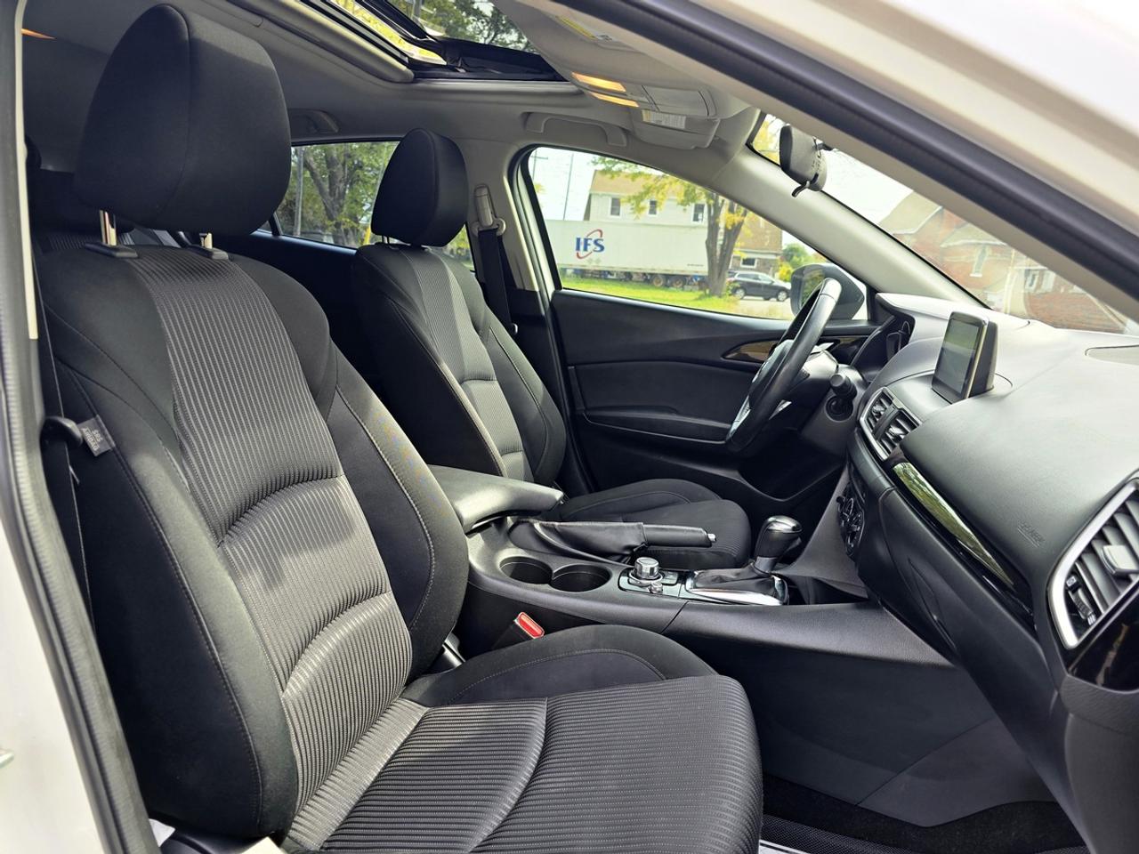 2015 Mazda MAZDA3 GS Hatchback | Clean Carfax! Photo