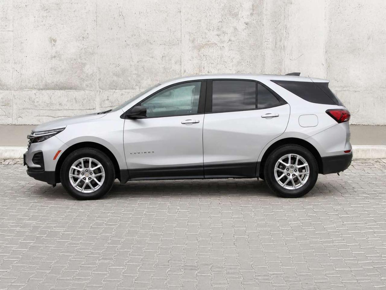 2022 Chevrolet Equinox LS  ReverseCamera HtdSeats CruiseCtrl Photo