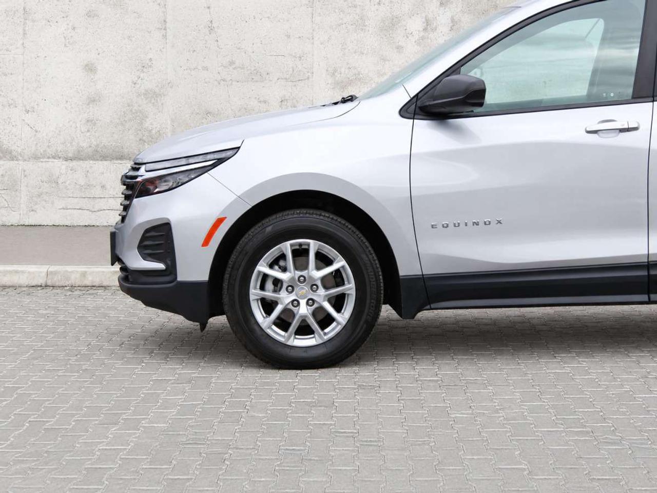 2022 Chevrolet Equinox LS  ReverseCamera HtdSeats CruiseCtrl Photo