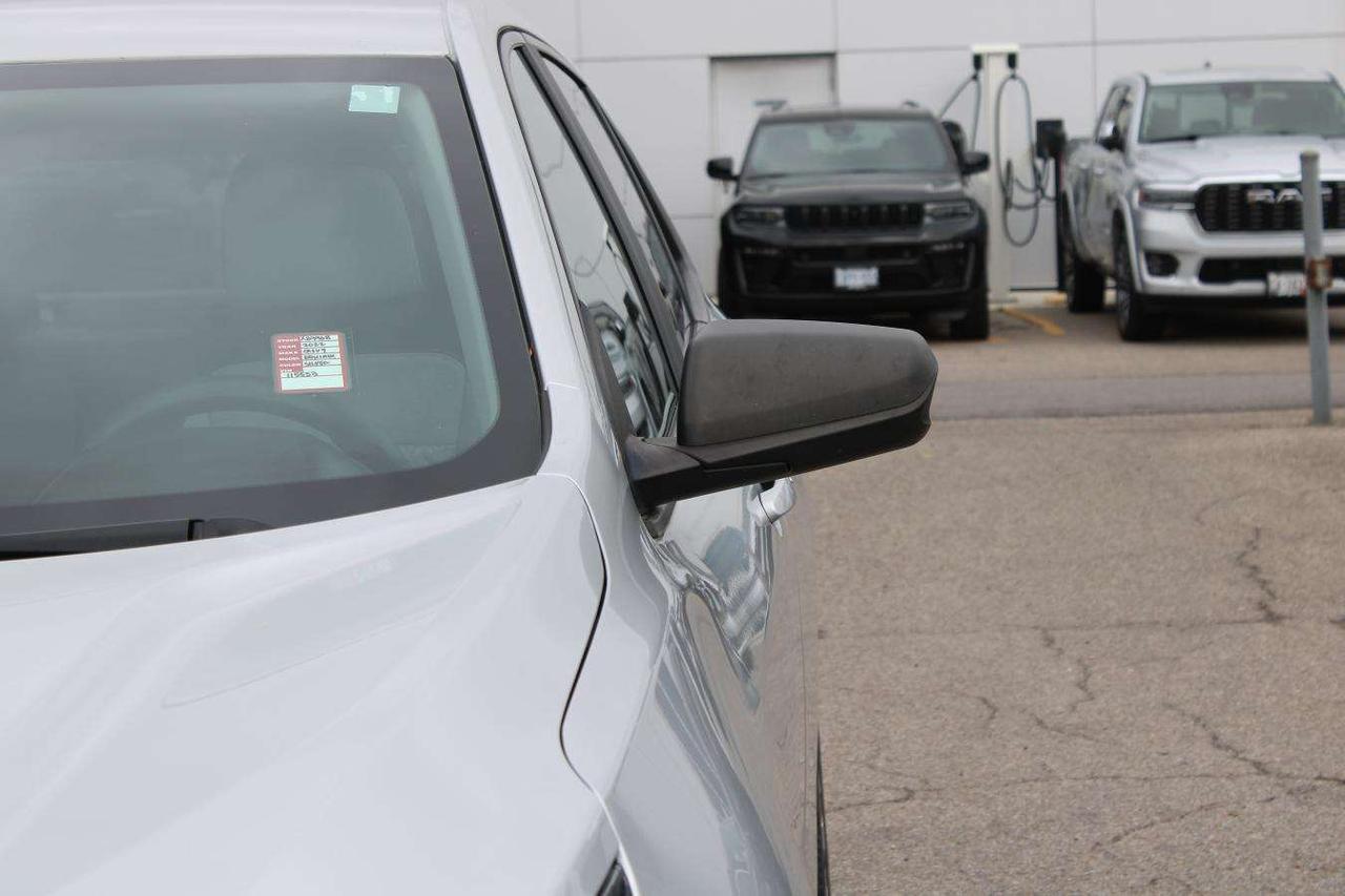 2022 Chevrolet Equinox LS  ReverseCamera HtdSeats CruiseCtrl Photo