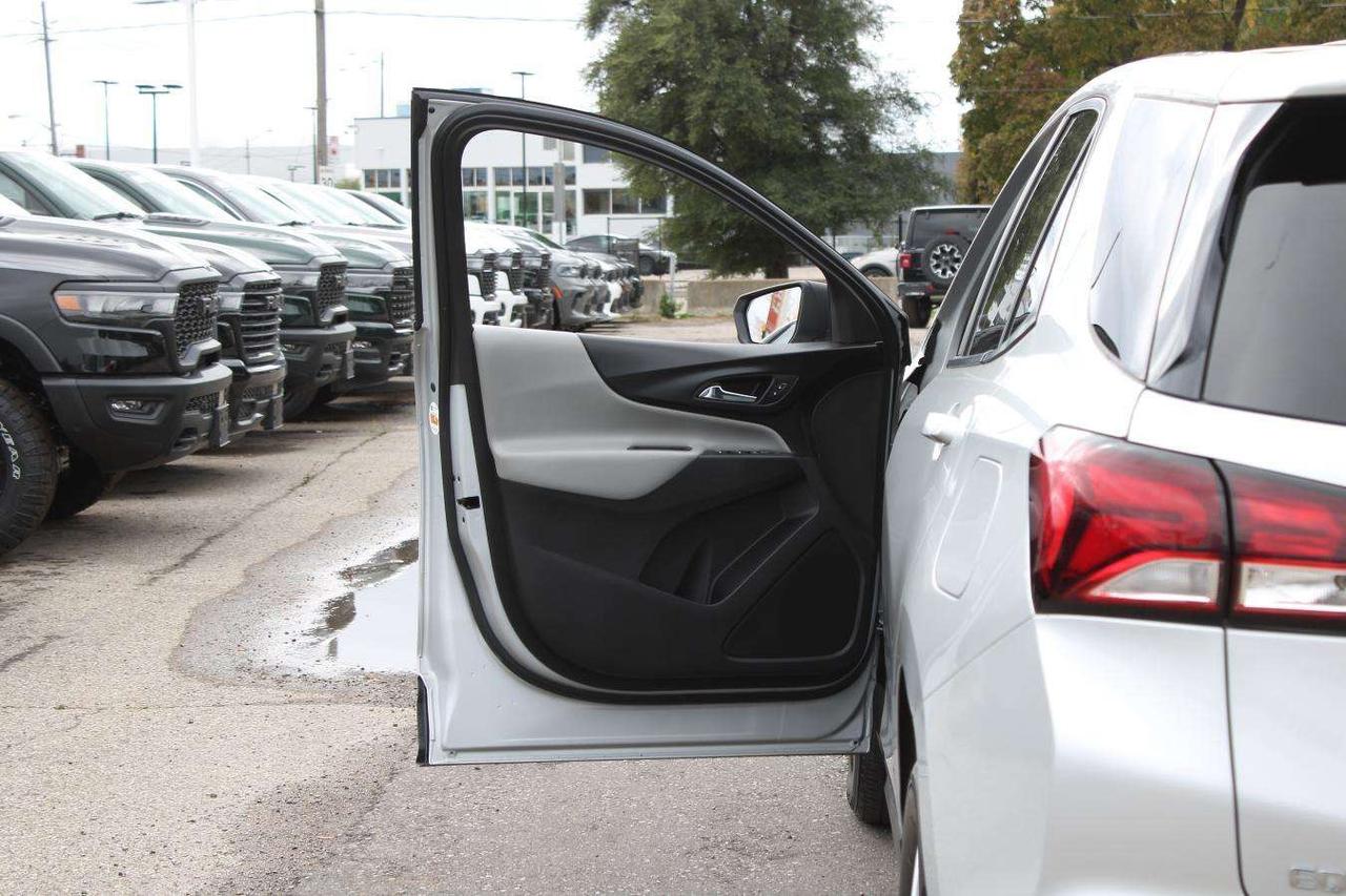 2022 Chevrolet Equinox LS  ReverseCamera HtdSeats CruiseCtrl Photo
