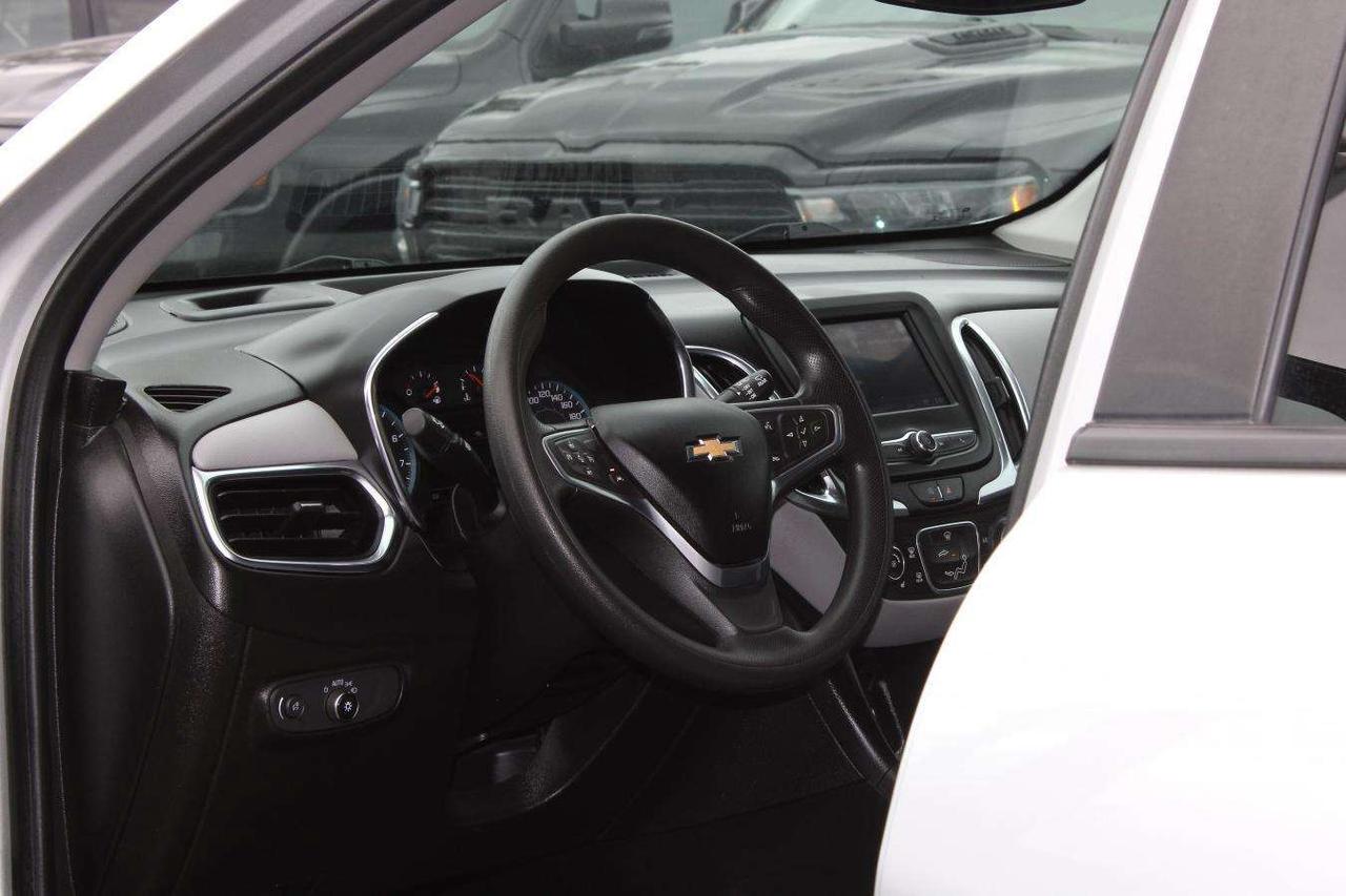 2022 Chevrolet Equinox LS  ReverseCamera HtdSeats CruiseCtrl Photo