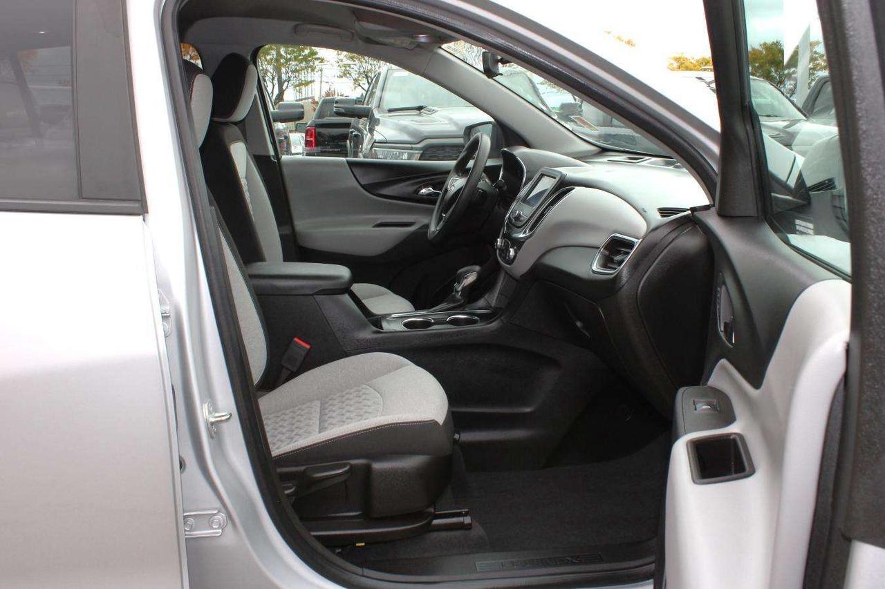 2022 Chevrolet Equinox LS  ReverseCamera HtdSeats CruiseCtrl Photo