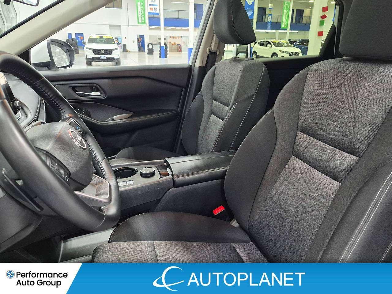 2025 Nissan Rogue SV AWD, Pano Roof, Back Up Cam, Heated Seats! Photo