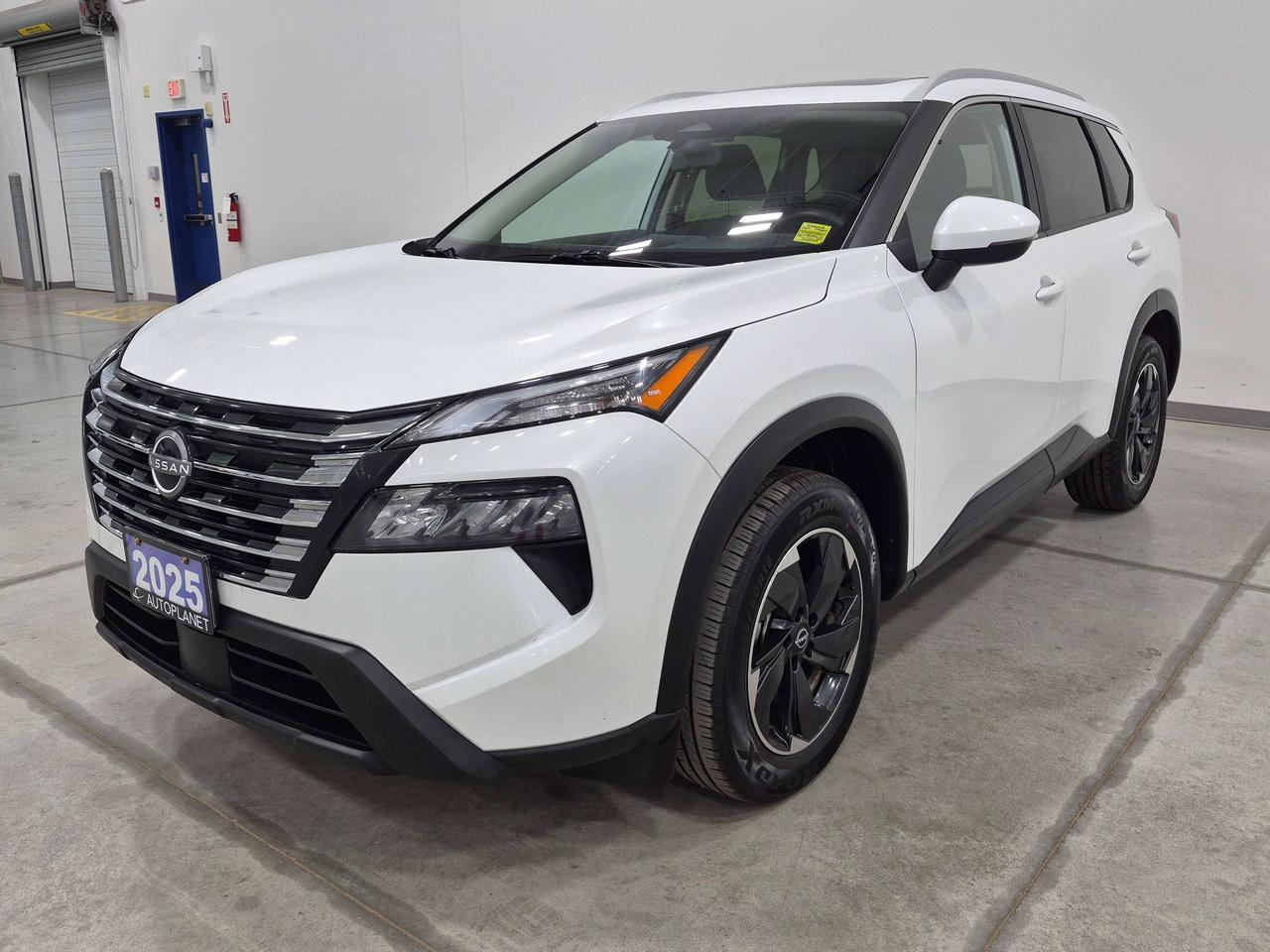 2025 Nissan Rogue SV AWD, Pano Roof, Back Up Cam, Heated Seats! Photo