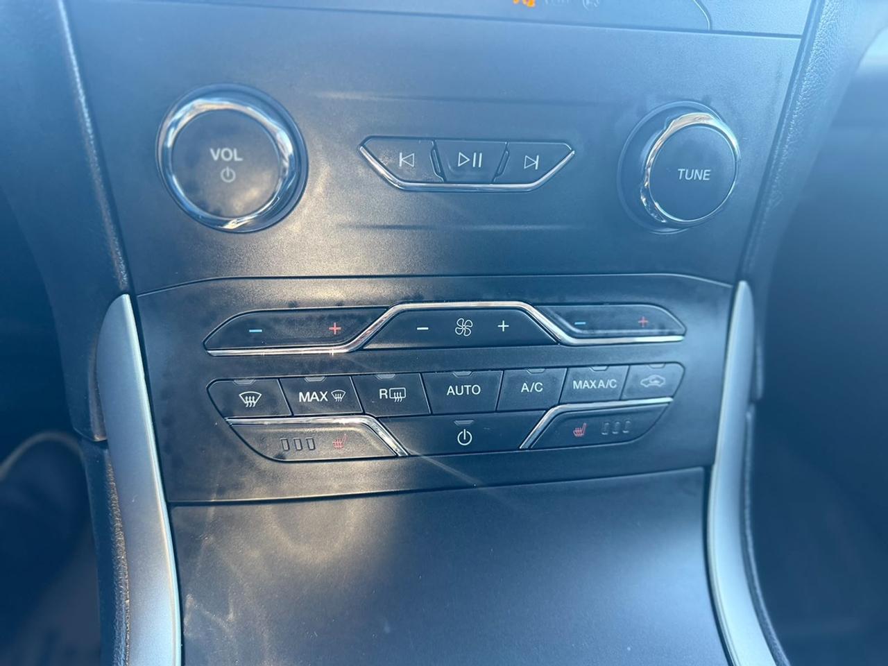 2019 Ford Edge SEL Photo