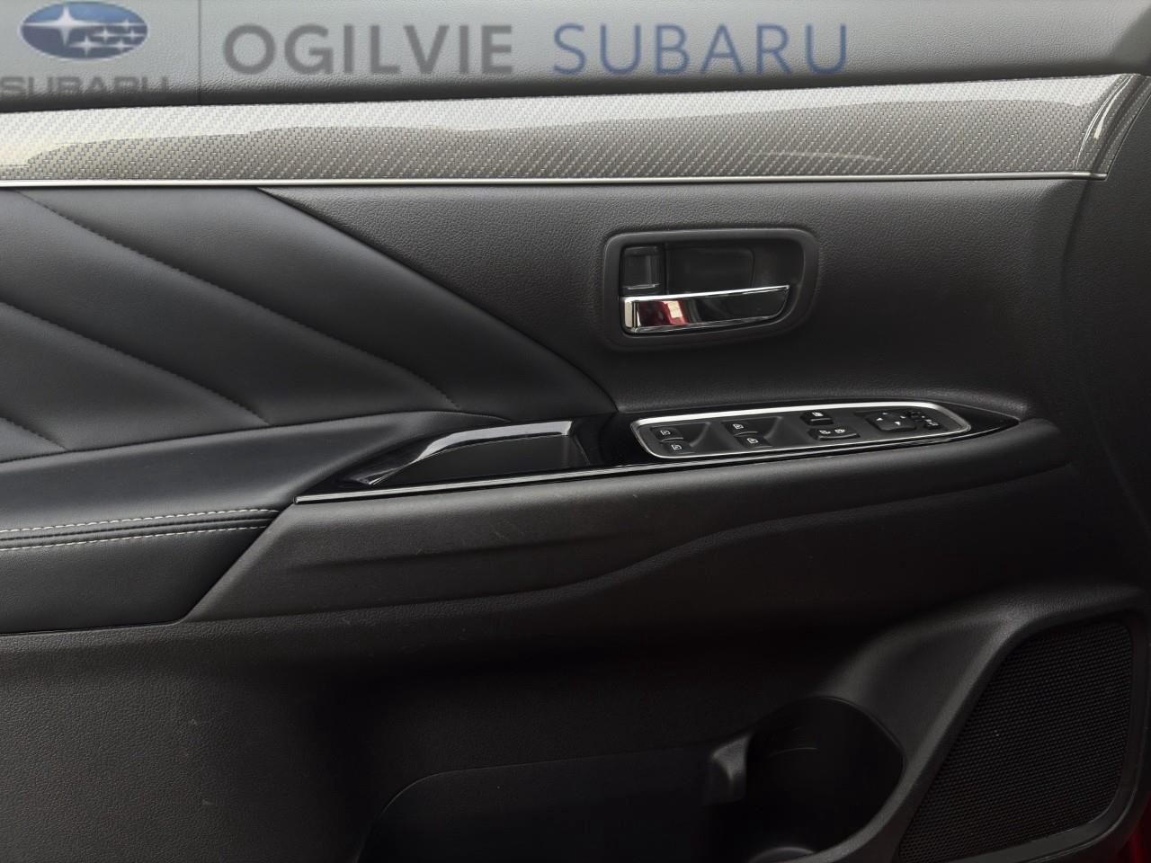 2020 Mitsubishi Outlander Plug-In Hybrid SEL 4dr S-AWC Photo