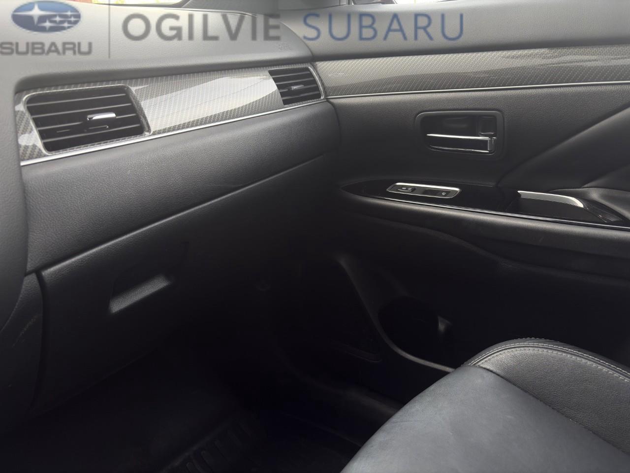 2020 Mitsubishi Outlander Plug-In Hybrid SEL 4dr S-AWC Photo