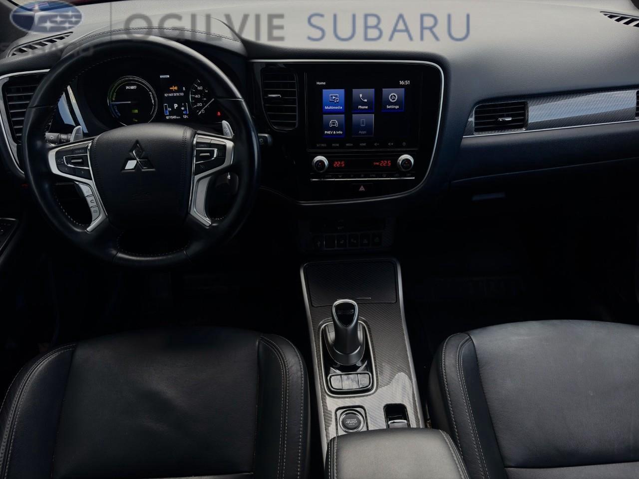 2020 Mitsubishi Outlander Plug-In Hybrid SEL 4dr S-AWC Photo