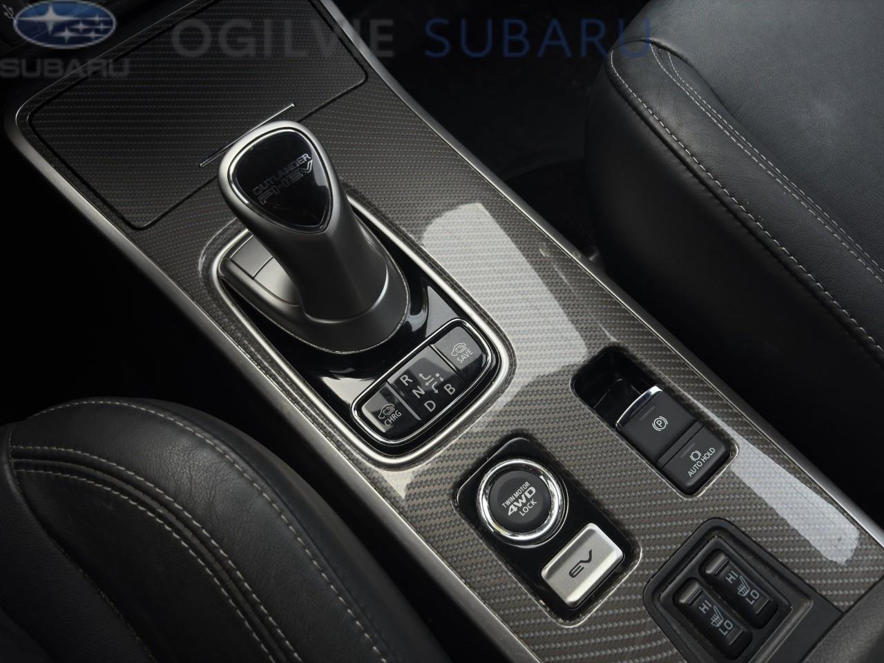 2020 Mitsubishi Outlander Plug-In Hybrid SEL 4dr S-AWC Photo