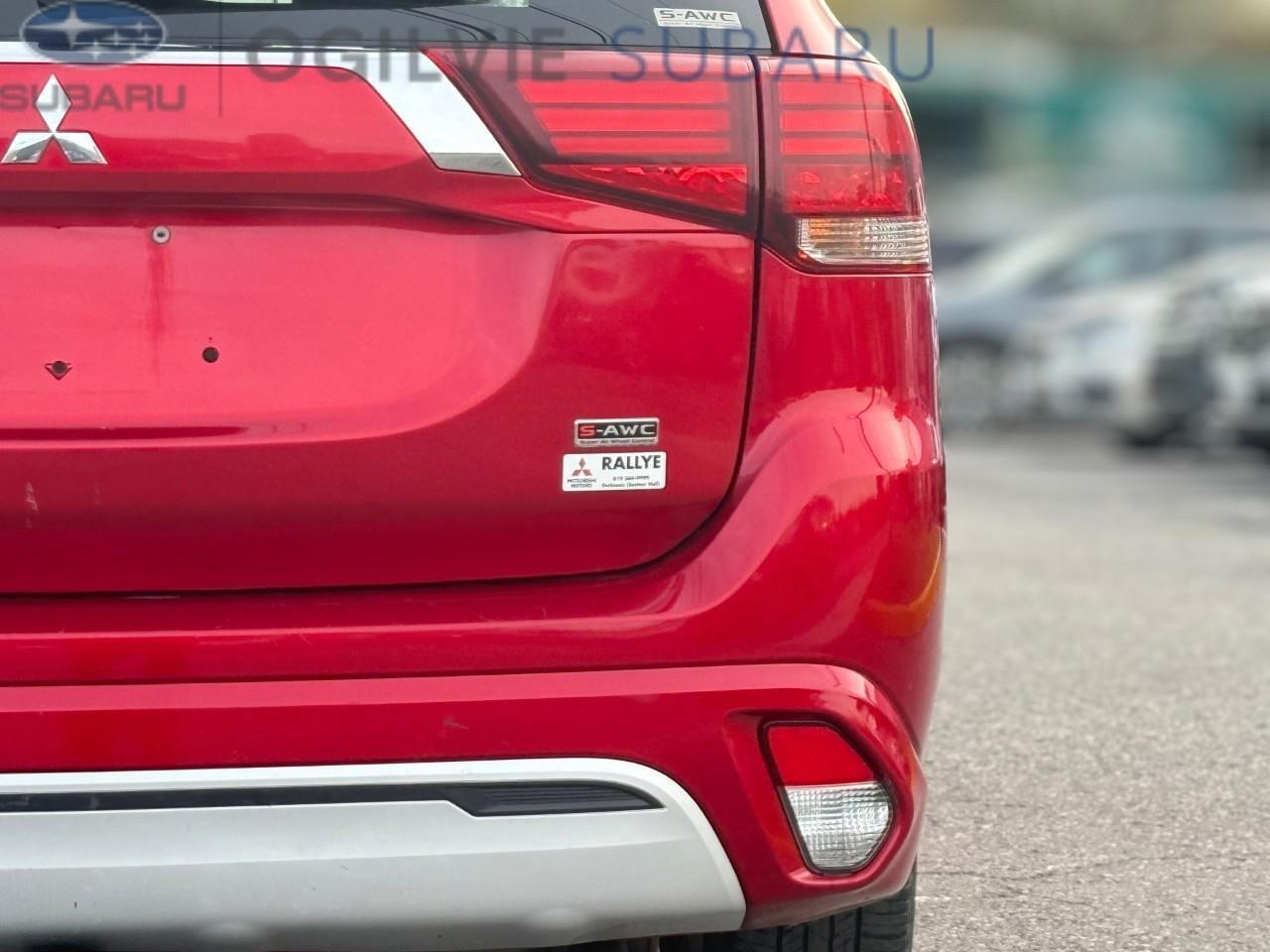 2020 Mitsubishi Outlander Plug-In Hybrid SEL 4dr S-AWC Photo
