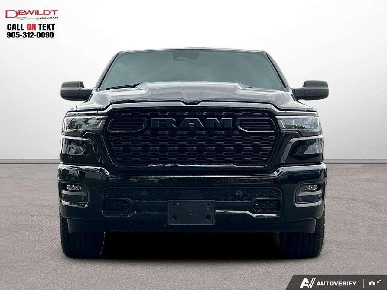 2025 RAM 1500 BLACK EXPRESS   ONE OWNER   LOW KM'S Photo5