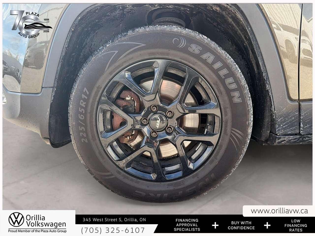 2015 Jeep Cherokee Sport 3.2L V6   Cold Weather Group   Trailer Tow Group / Photo