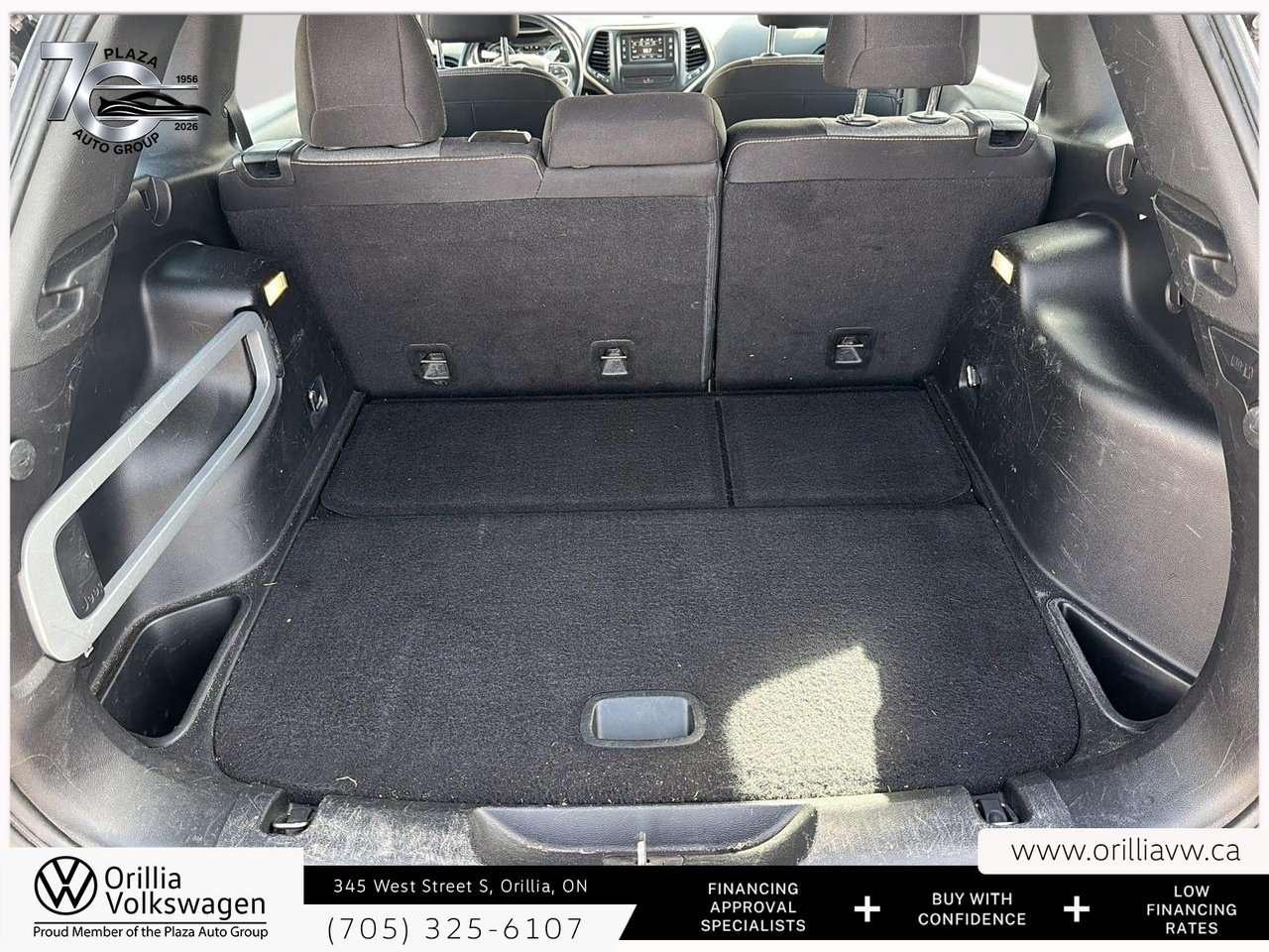 2015 Jeep Cherokee Sport 3.2L V6   Cold Weather Group   Trailer Tow Group / Photo