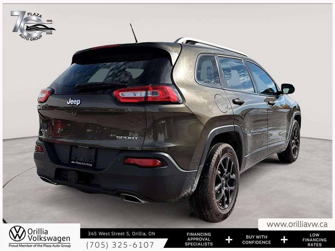 2015 Jeep Cherokee Sport 3.2L V6   Cold Weather Group   Trailer Tow Group / Photo