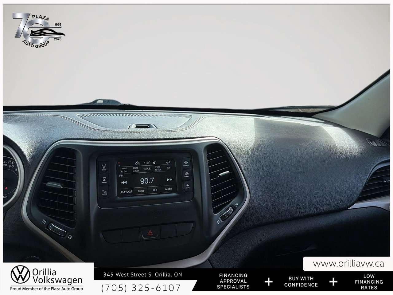 2015 Jeep Cherokee Sport 3.2L V6   Cold Weather Group   Trailer Tow Group / Photo