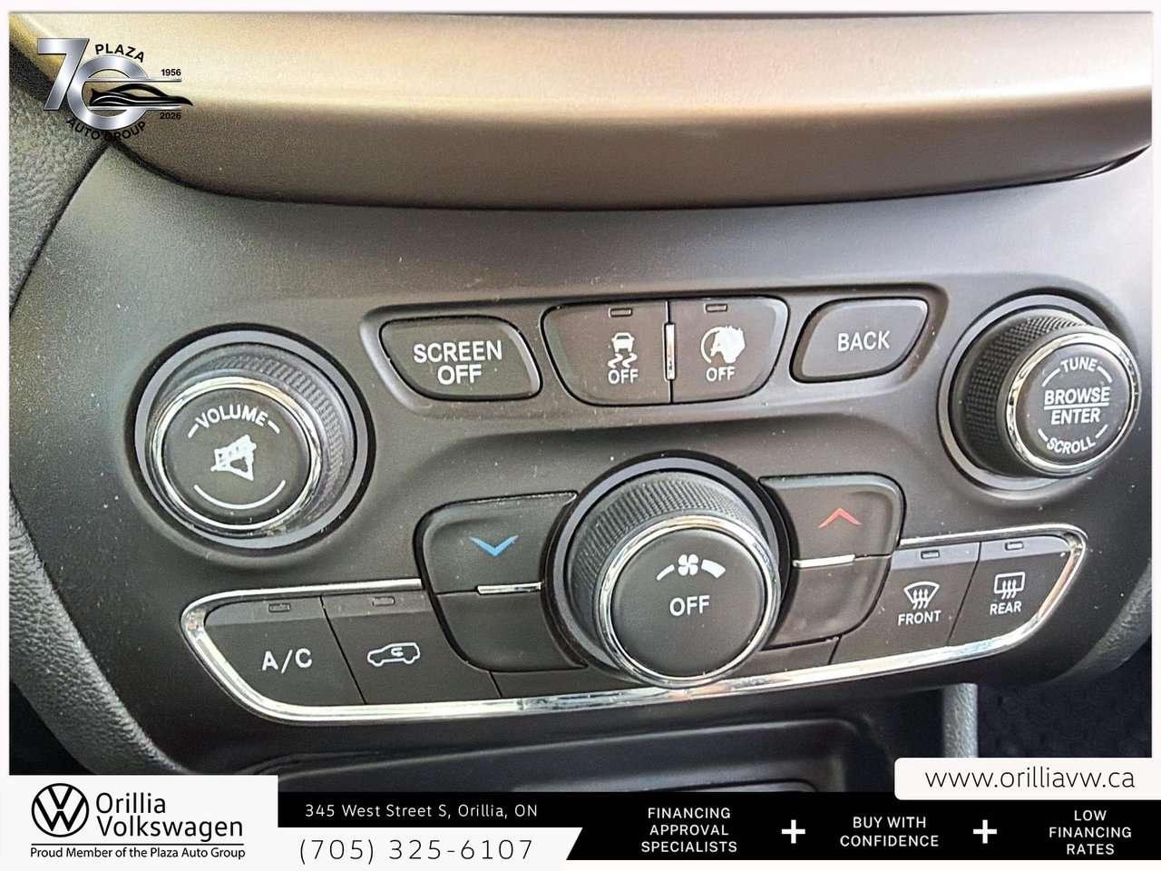 2015 Jeep Cherokee Sport 3.2L V6   Cold Weather Group   Trailer Tow Group / Photo
