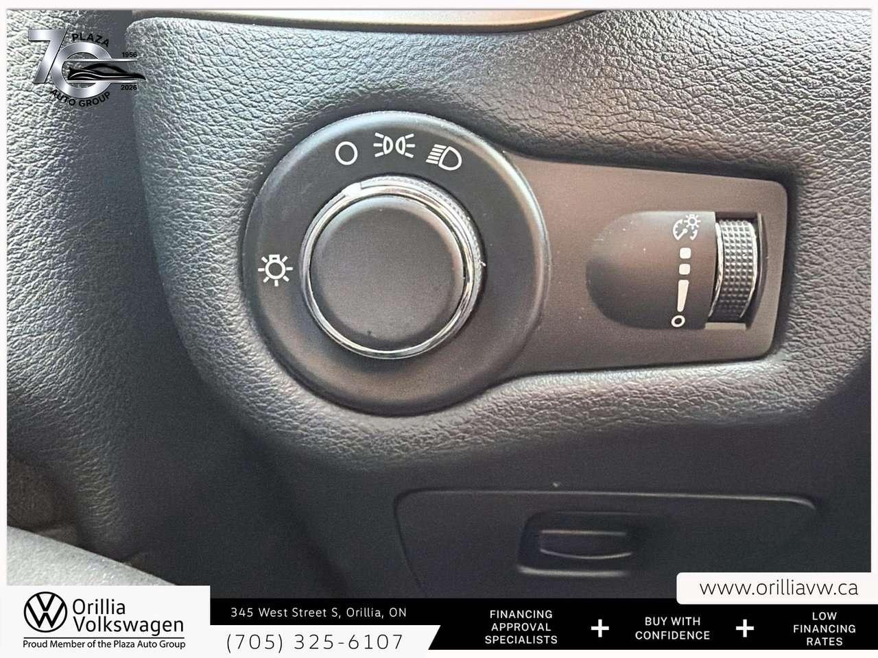 2015 Jeep Cherokee Sport 3.2L V6   Cold Weather Group   Trailer Tow Group / Photo