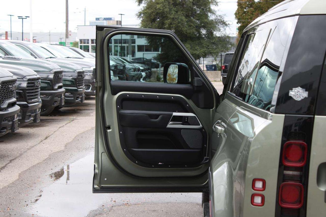 2020 Land Rover Defender 110 HSE  Gps SiriusXM Moonroof ReverseCamera SideS Photo