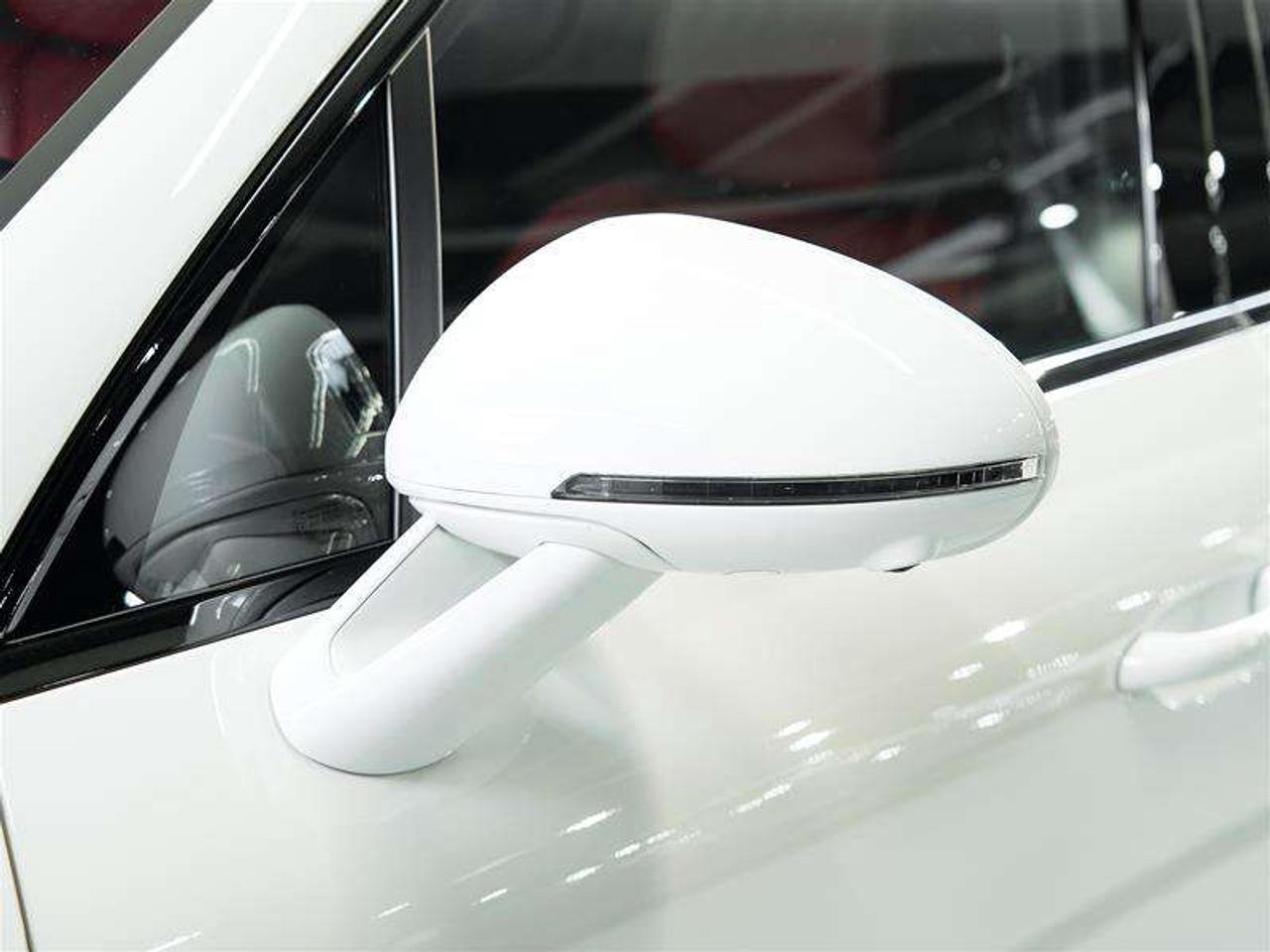 2023 Porsche Macan S Photo