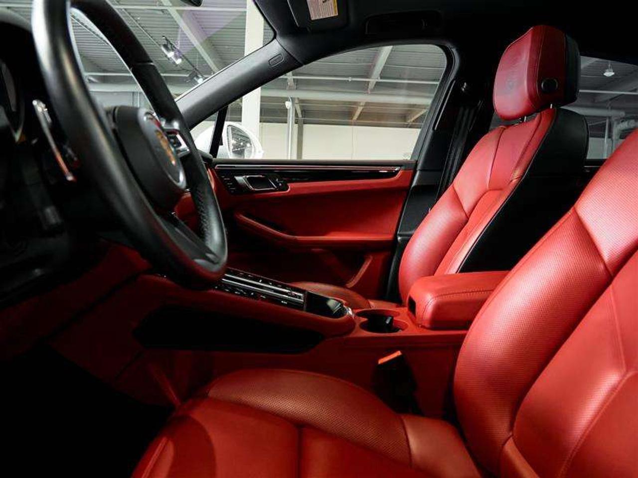 2023 Porsche Macan S Photo