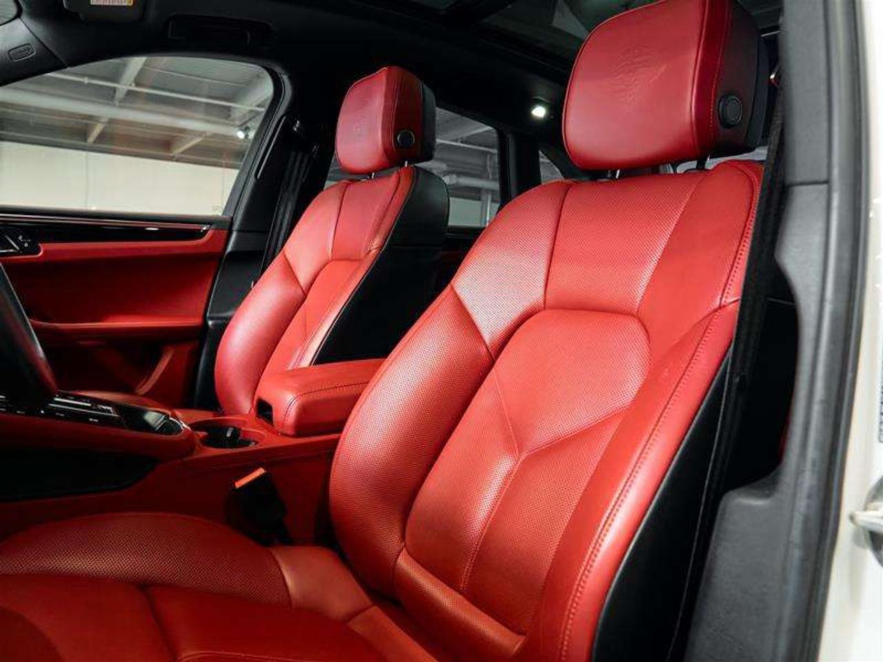 2023 Porsche Macan S Photo