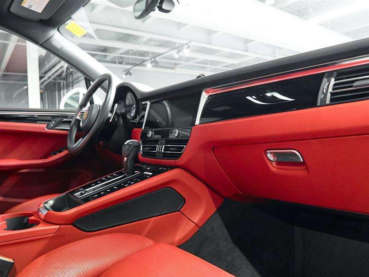 2023 Porsche Macan S Photo