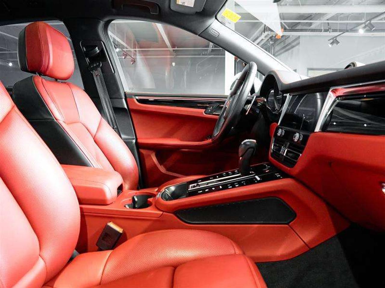 2023 Porsche Macan S Photo