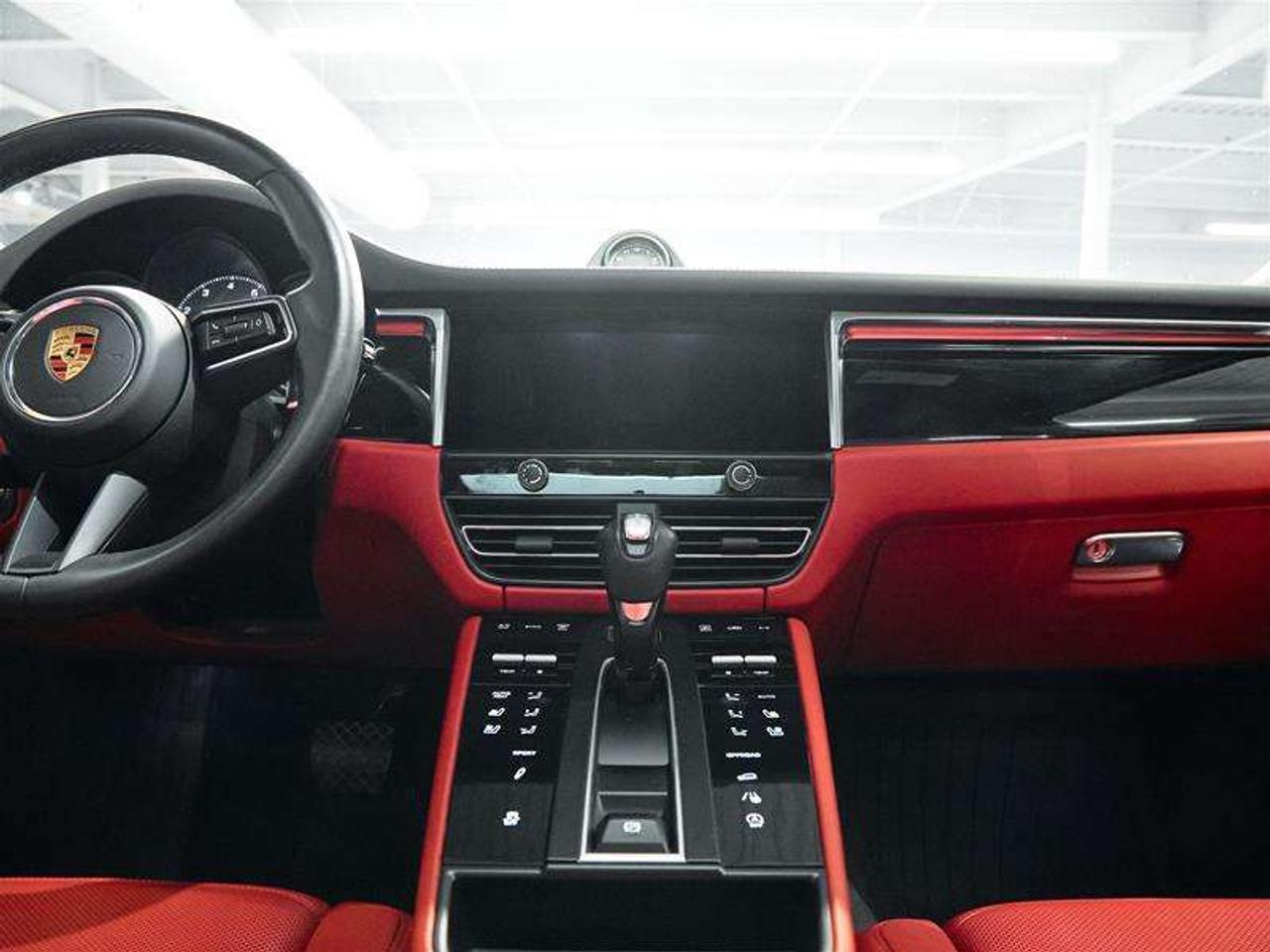 2023 Porsche Macan S Photo
