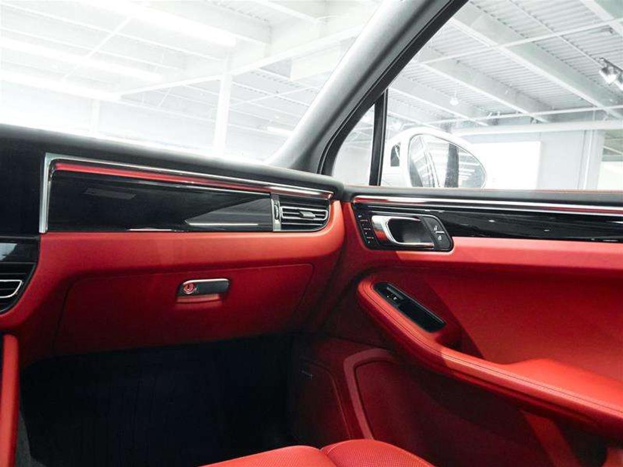 2023 Porsche Macan S Photo