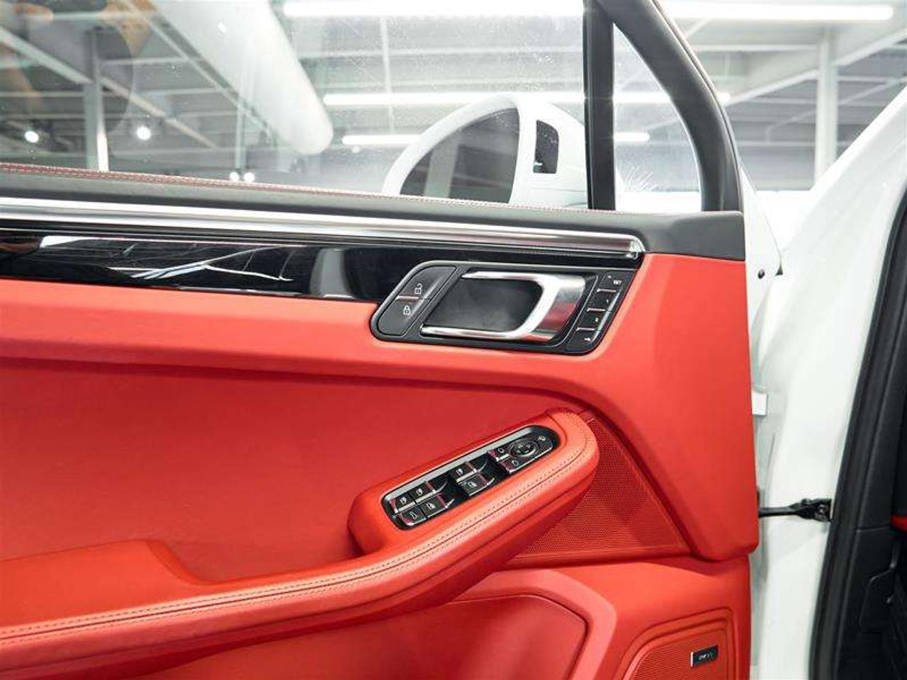 2023 Porsche Macan S Photo