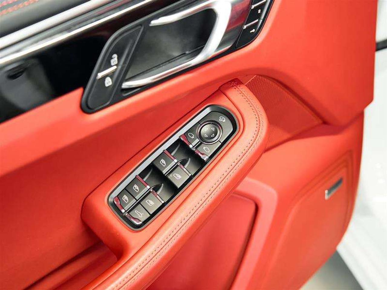 2023 Porsche Macan S Photo