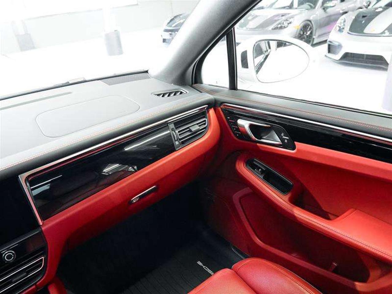 2023 Porsche Macan S Photo
