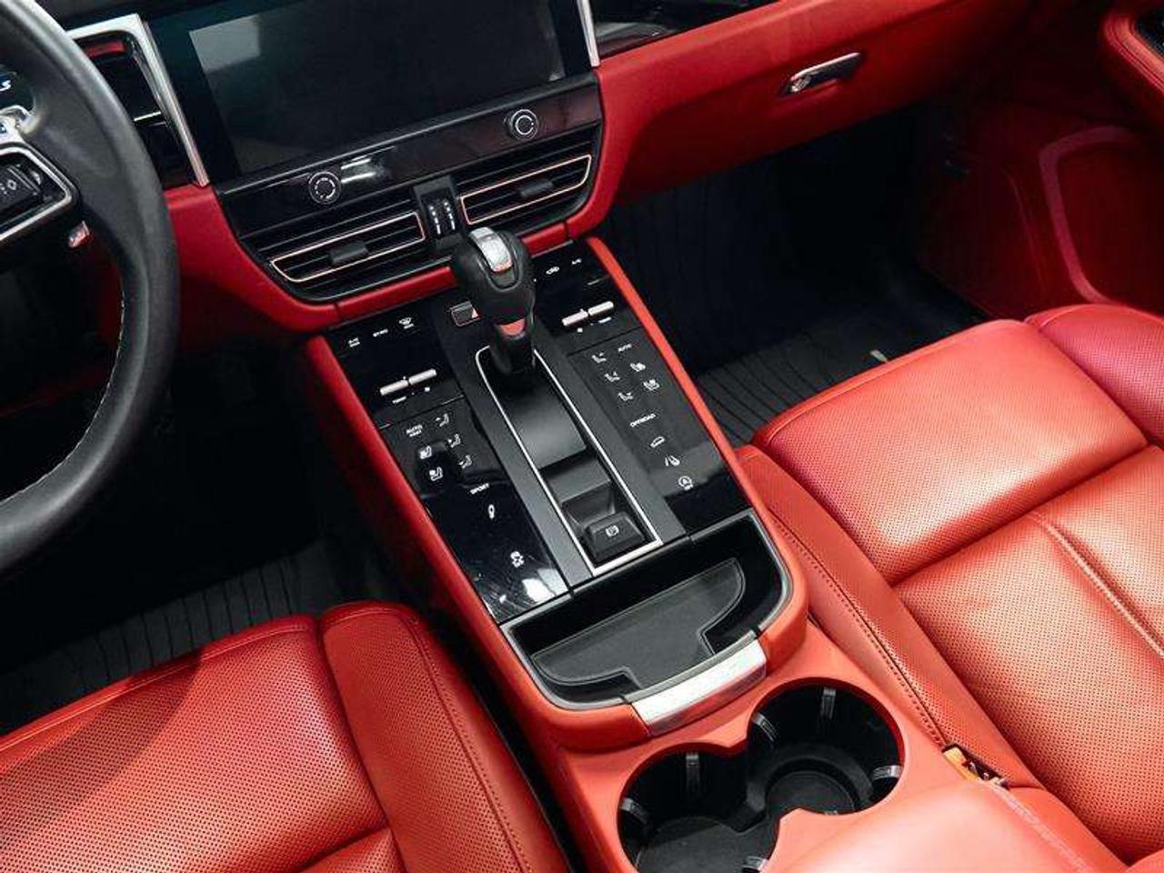 2023 Porsche Macan S Photo