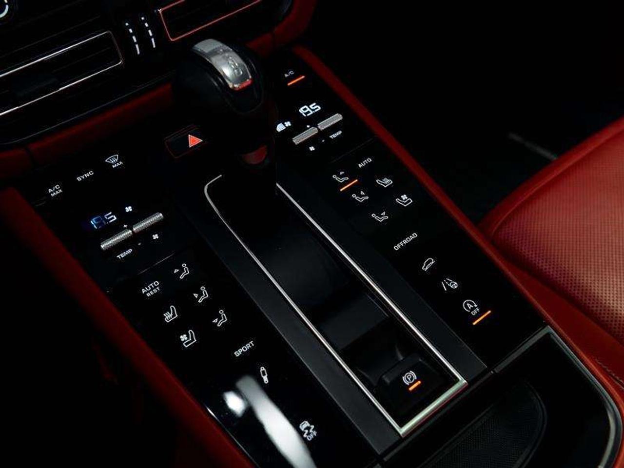 2023 Porsche Macan S Photo