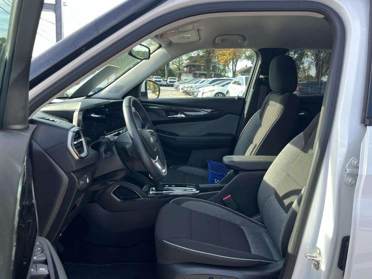2025 Chevrolet TrailBlazer LT PWR LIFTGATE LOCAL TRADE Photo