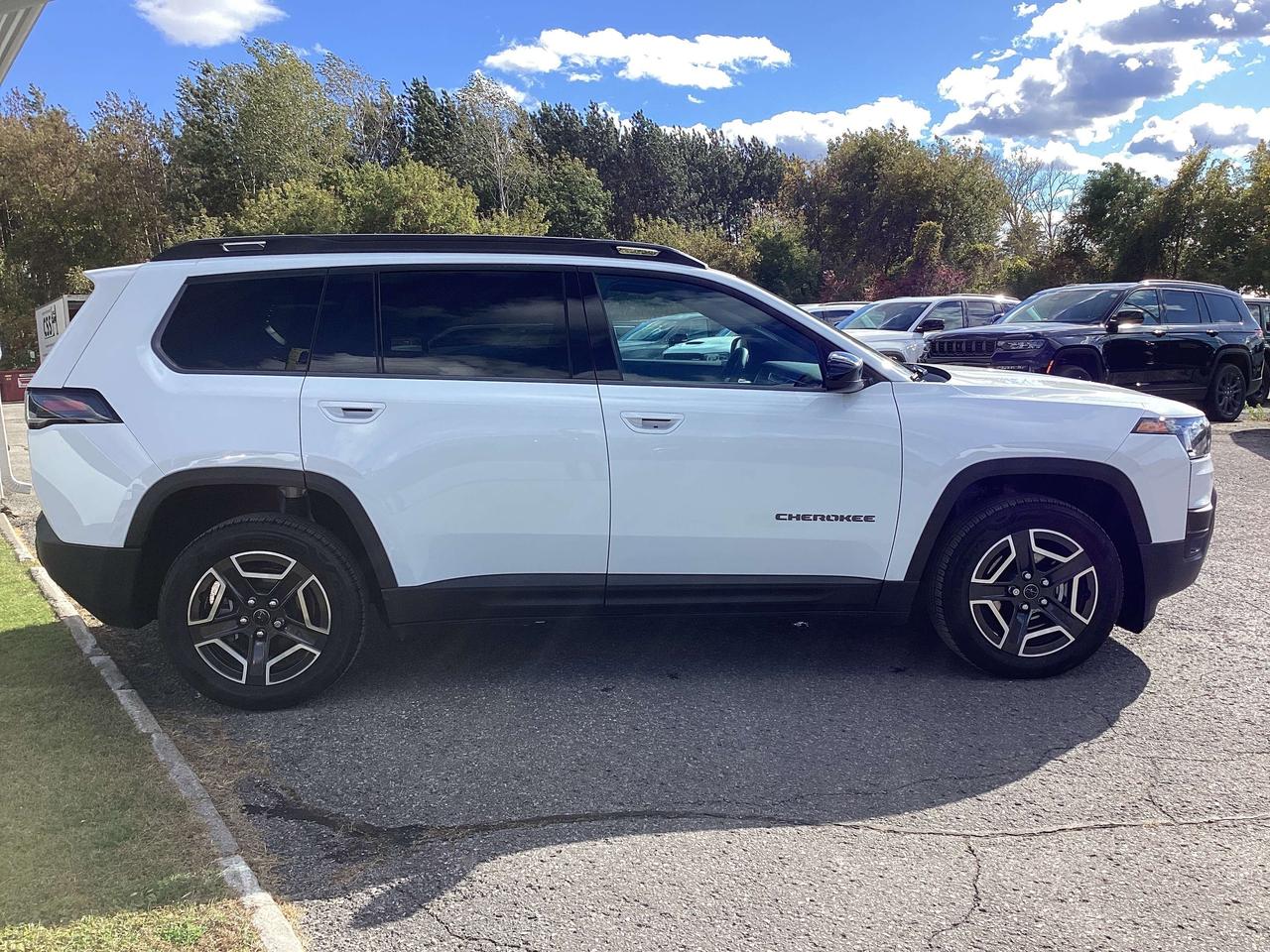 2026 Jeep Cherokee laredo Photo
