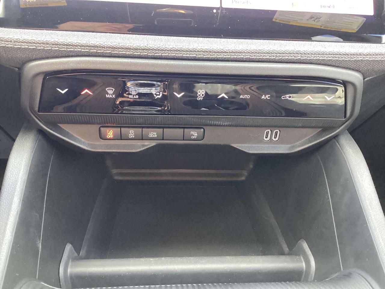 2026 Jeep Cherokee laredo Photo