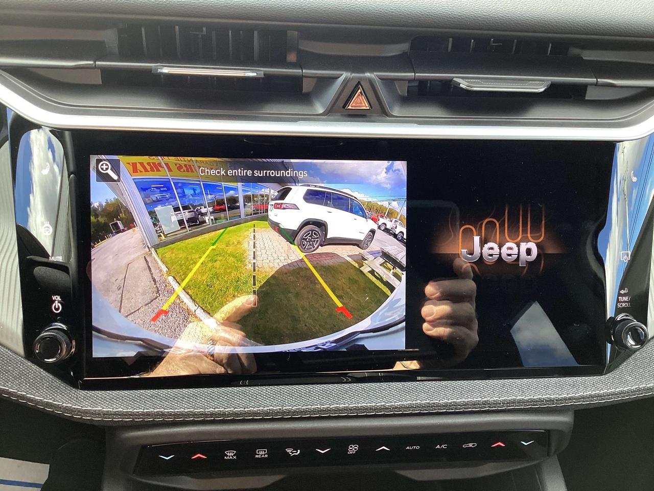 2026 Jeep Cherokee laredo Photo