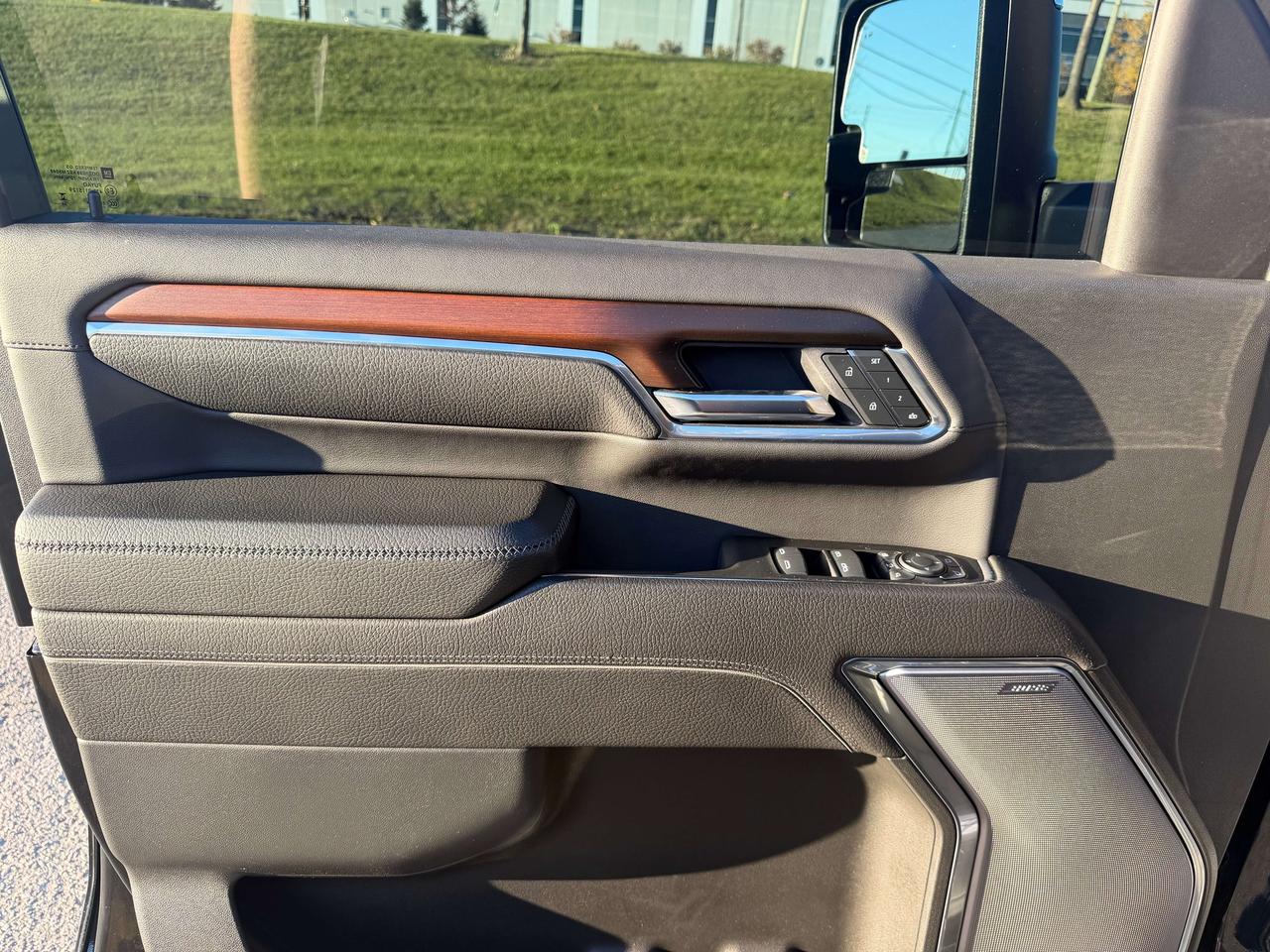 2025 GMC SIERRA 2500HD Denali 6.6L Gas Leather Roof Service records 4X4 Photo