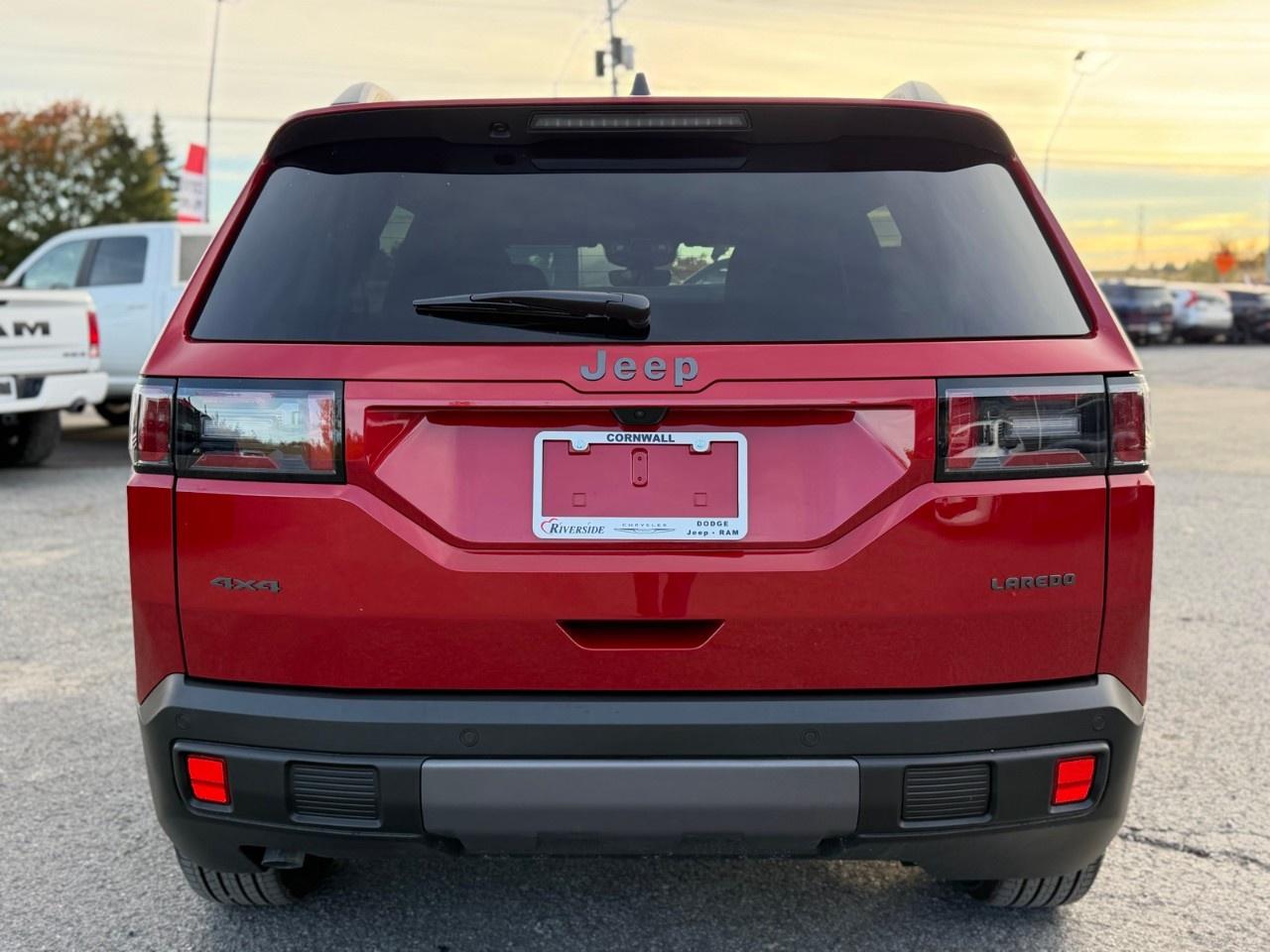 2026 Jeep Cherokee LAREDO 4x4 Photo